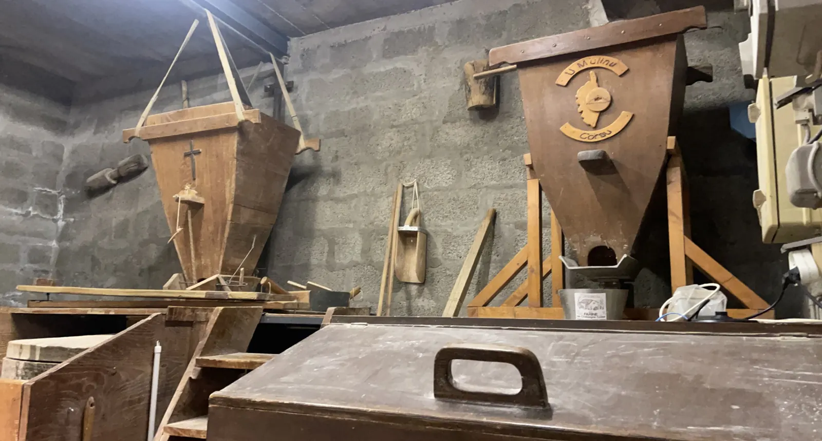 L'atelier et ses deux moulins